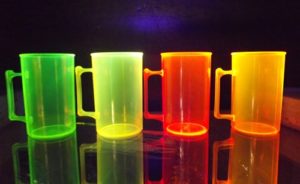 Caneca acrílica em neon